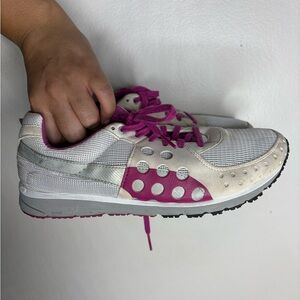 White and purple Puma trainer kicks (running shoes)